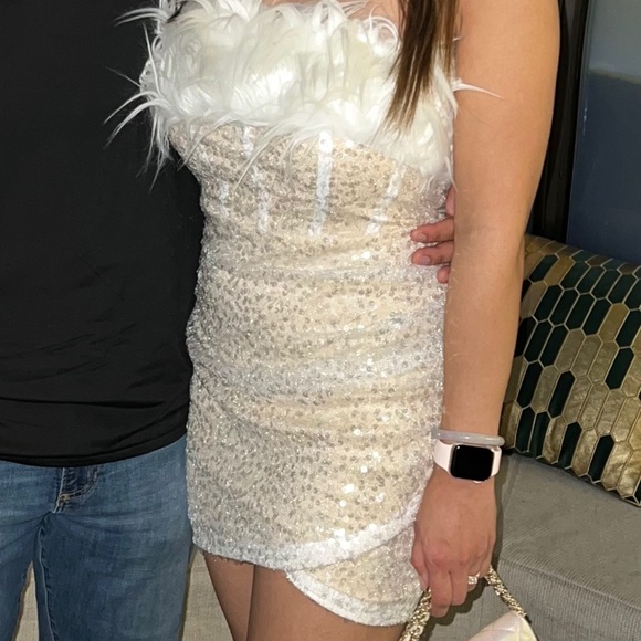 NYE OUTFIT Faux fur sequin short party dress - Picture 2 of 3